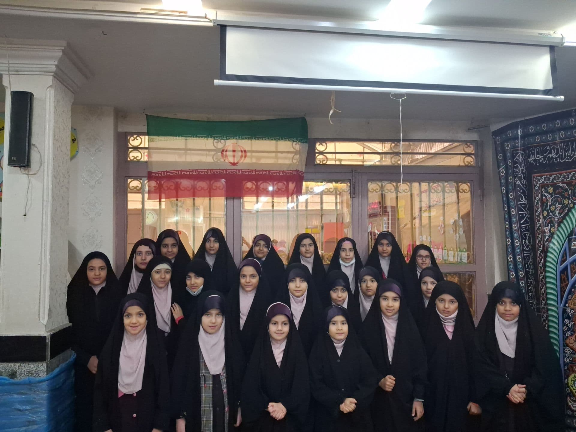عکس یادگاری دختران محجبه